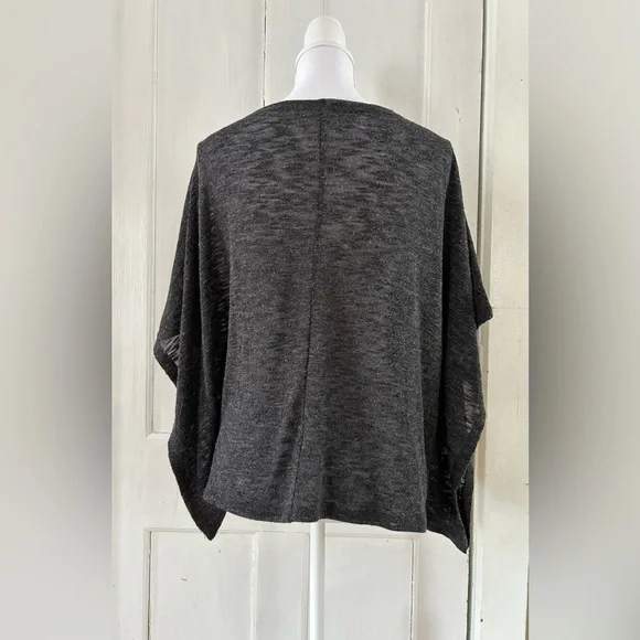 Lightweight Grey Maternity Poncho Sweater size Small - Picture 3 of 5